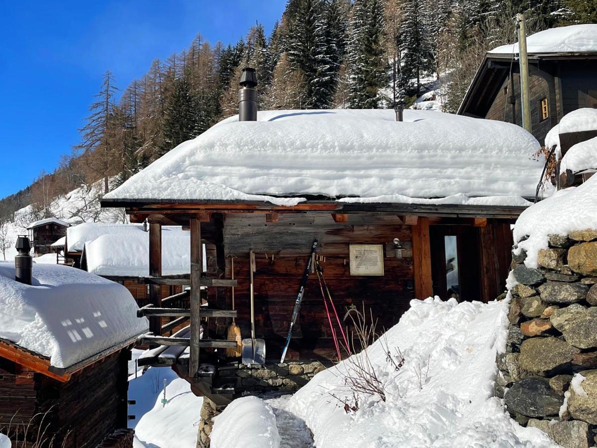 Denkmalgeschuetzter Spycher Total Renoviert Goms Extérieur photo