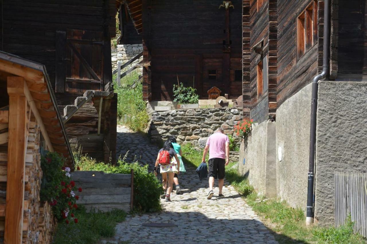 Denkmalgeschuetzter Spycher Total Renoviert Goms Extérieur photo