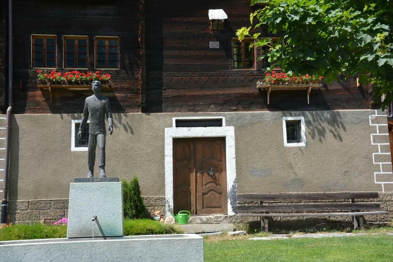 Denkmalgeschuetzter Spycher Total Renoviert Goms Extérieur photo